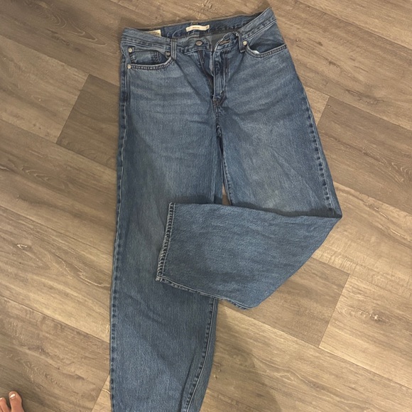 Levi's High Rise Light Blue Jeans - Picture 2 of 5